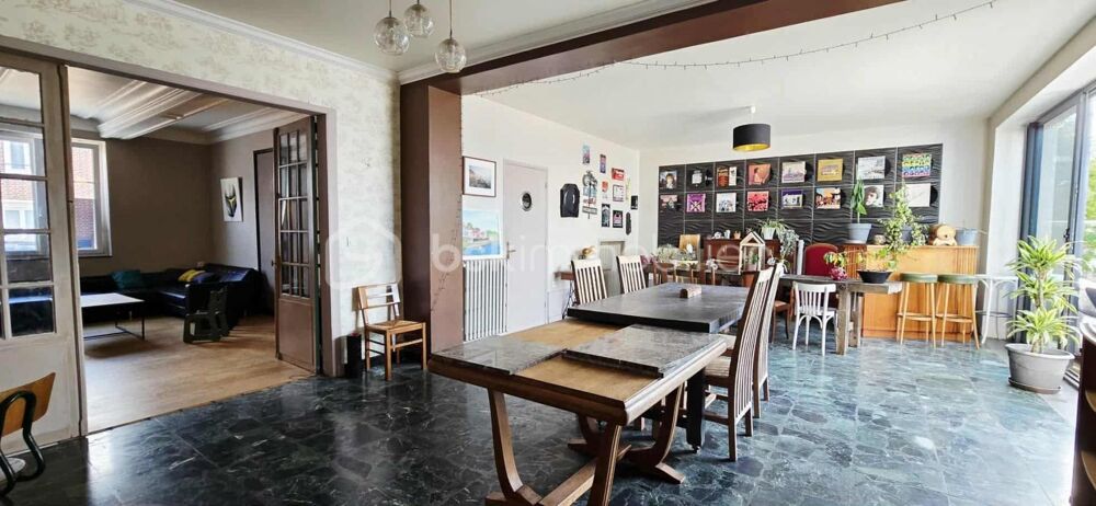 A vendre, à Ailly-sur-Noye, belle maison composée de 7 chambres, porche d'entrée, dépendances et jardin