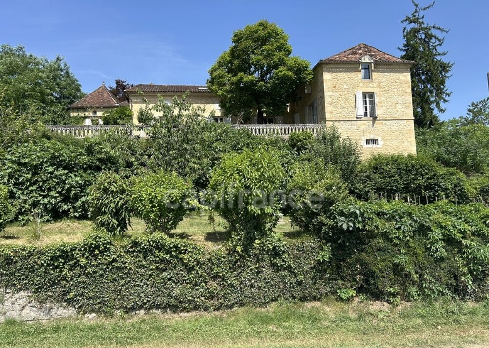 Vente Maison Maison à vendre 17 pièces SAINT CYPRIEN (24) environ 7446m² de terrain Saint cyprien