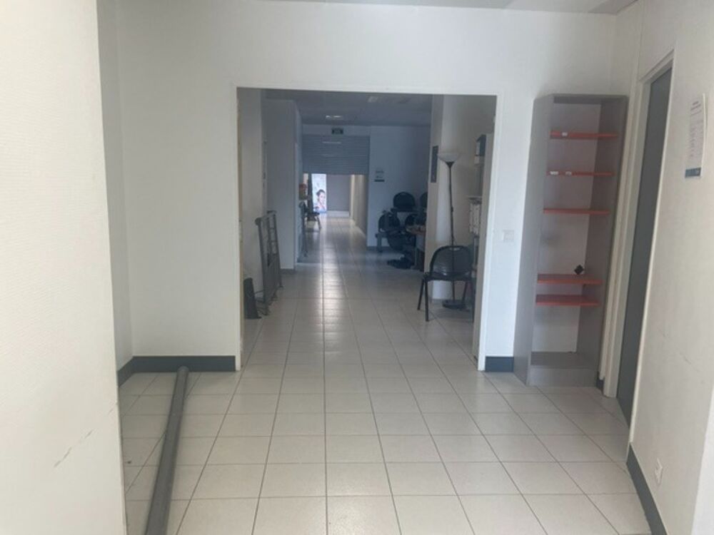   MARSEILLE 12E ARR à vendre Plateau local/bureaux PMR 207m2 + Terrasse SAINT BARNABE VILLAGE 840 000 EUROS Marseille 12