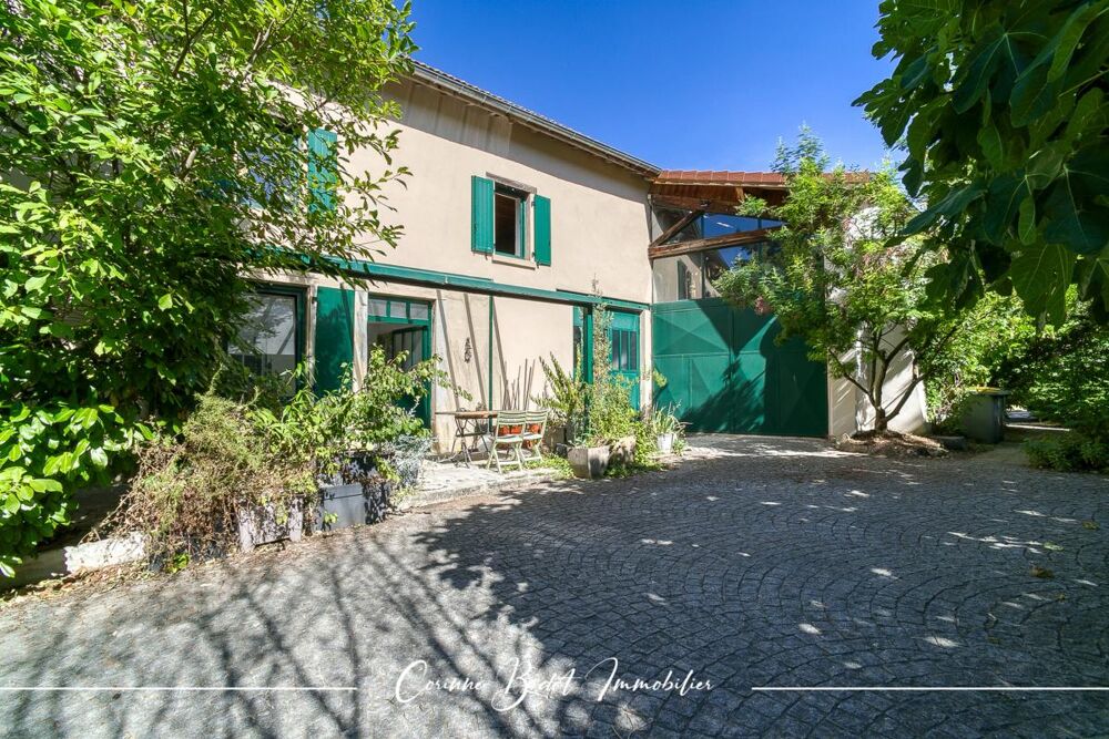à vendre  Propriété/château Saint-Pierre-de-Chandieu (69780)