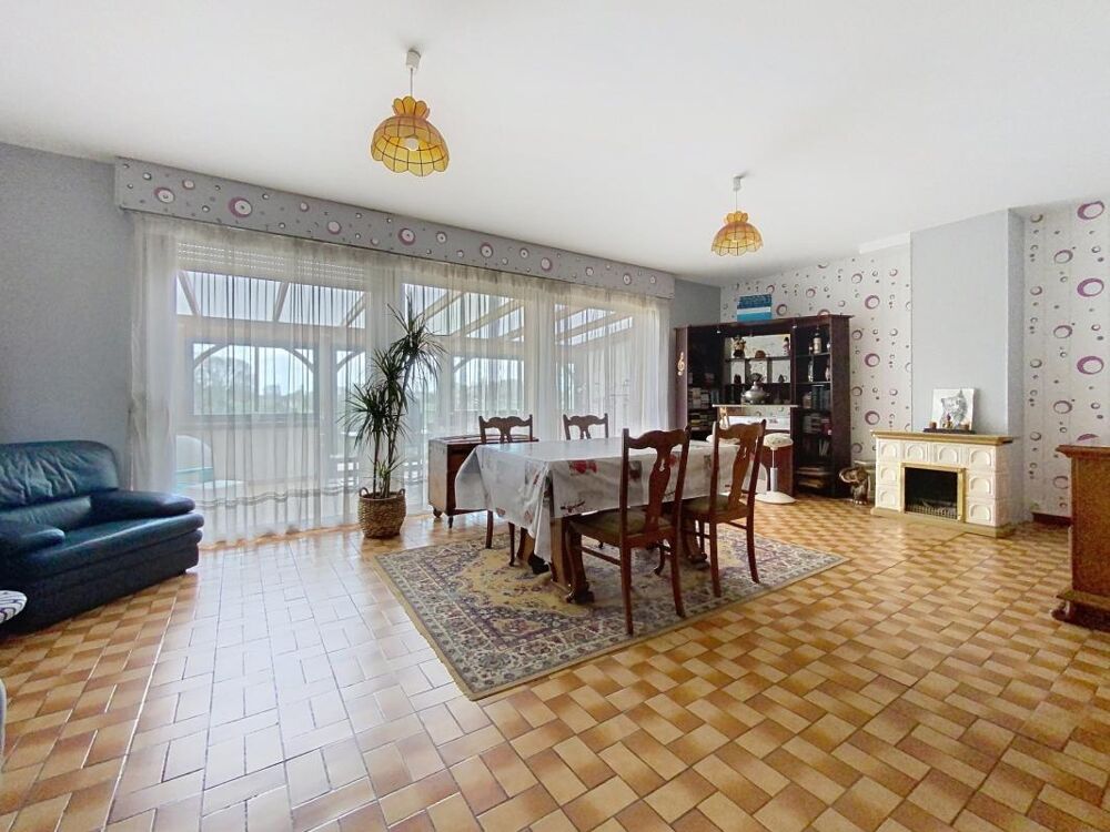 Large maison semi individuelle avec jardin et grand garage