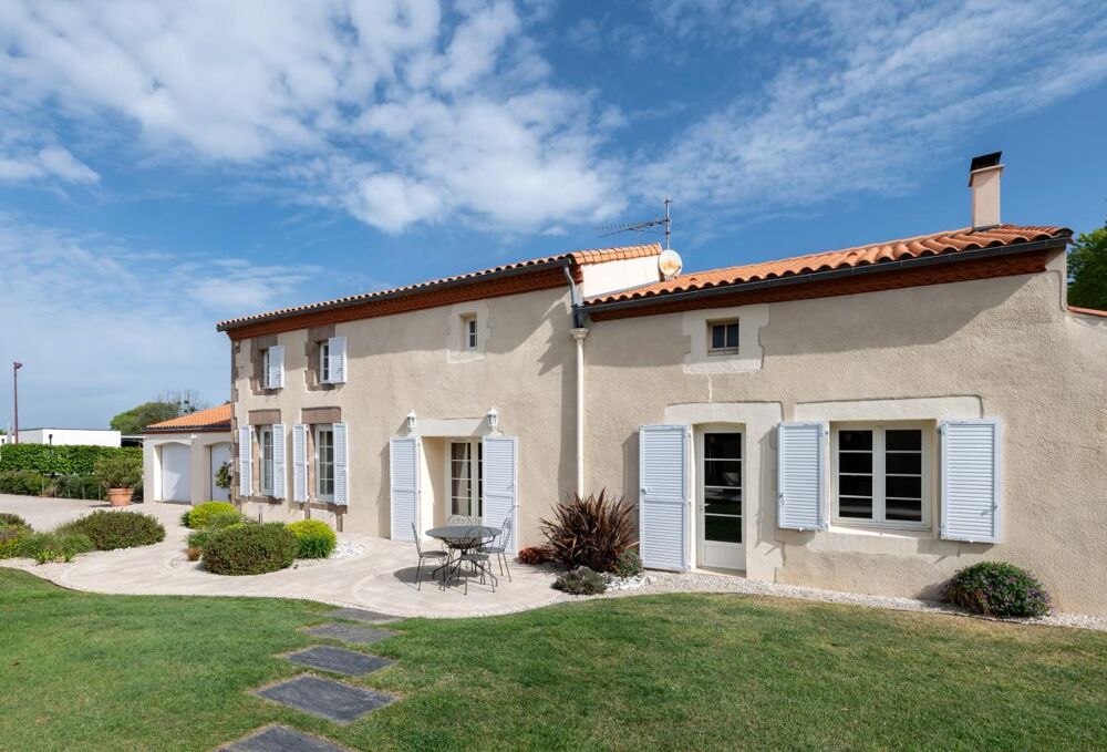 Vente Maison Coût de coeur assuré pour cette bâtisse de caractère rénovée avec goût Beaupreau en mauges