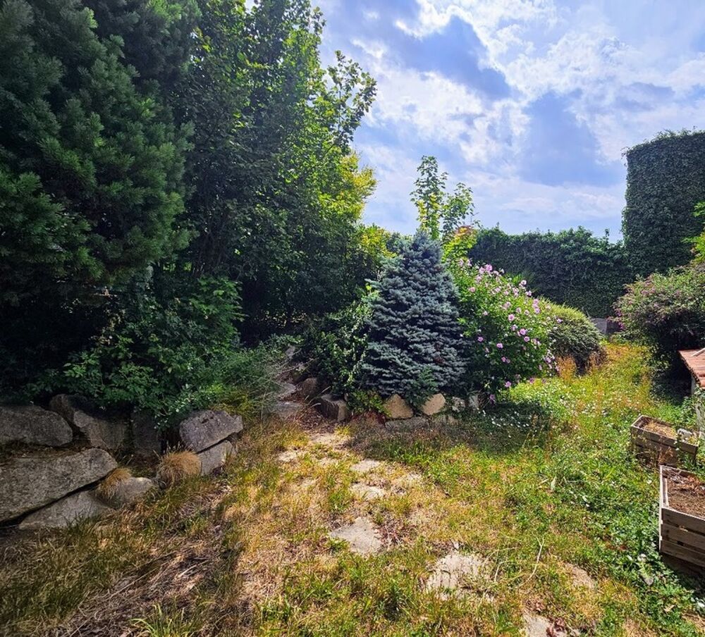 Maison 176 m² habitables - jardin - cour - grange CHAURIAT (63)