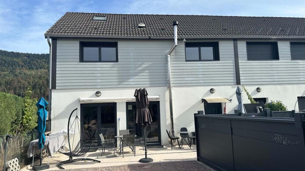 Vente Maison Maison mitoyenne 3 chambres DPE C secteur recherché + extérieur et Carport 2 voitures Saint etienne les remiremont