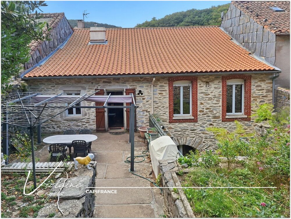 Ancien couvent de 1826  Demeure de caractère avec terrasse et jardin au coeur du Haut-Languedoc