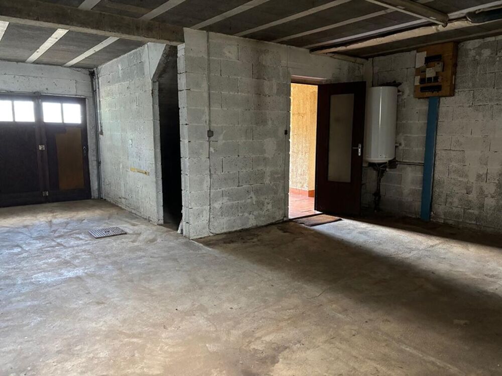 Au calme, Maison à rénover sur la commune Montmerle Sur Saône 6 pièce(s) 127 m2