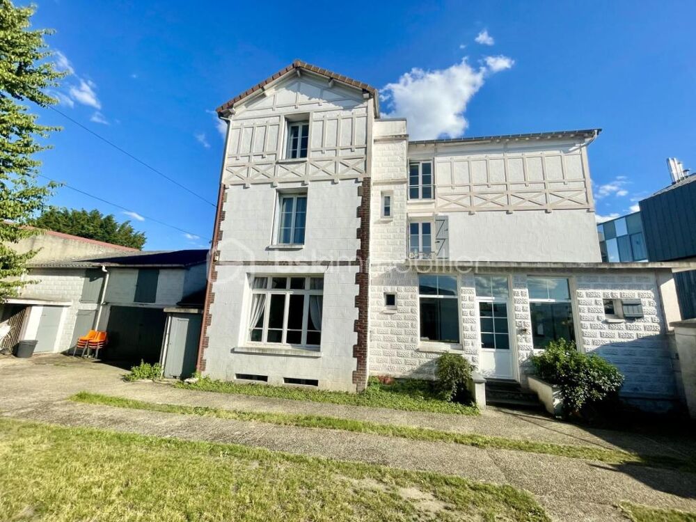 Maison familiale de caractère avec jardin, dépendances et logement locatif  Hyper centre-ville Gisors