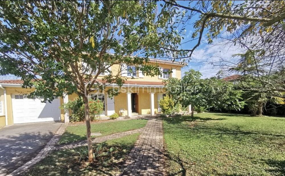 Villa familiale 9 pièces  230 m²  La Verpillière