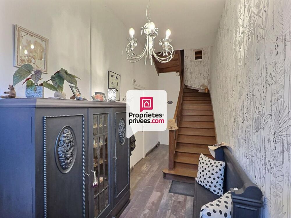 Maison de bourg T5/6 entièrement rénovée avec 4 ch. et jardin près de sa rivière sur ST-PIERRE-DE-COLE (24800)