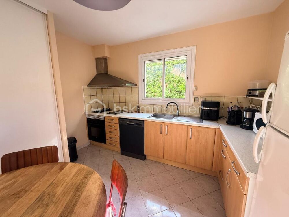 Maison de ville denviron 178 m² sur une parcelle de 400 m²  Balaruc-les-Bains