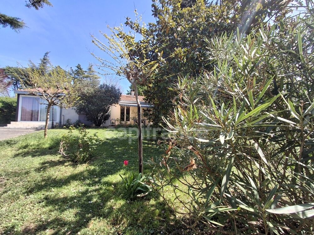 Maison de 144m2 - 3 chambres - véranda - piscine - jardin - garage à TOMBEBOEUF (47)