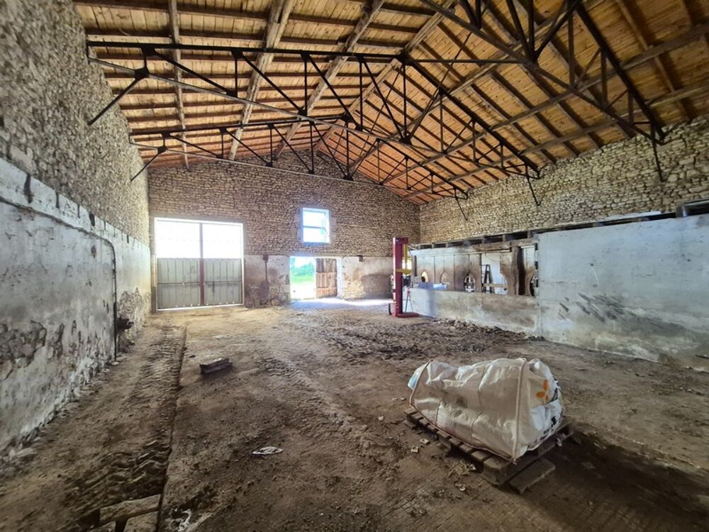 Grange agricole 170 m² avec terrain  Saint-Coutant-le-Grand 17430