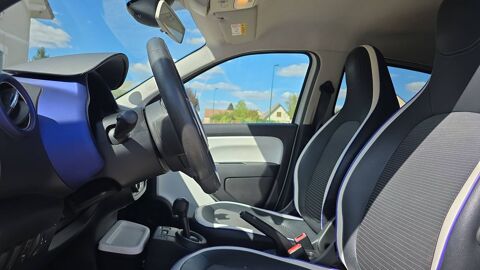 Twingo 0.9 TCe 90 EDC6 Cosmic 2015 occasion 89100 Sens