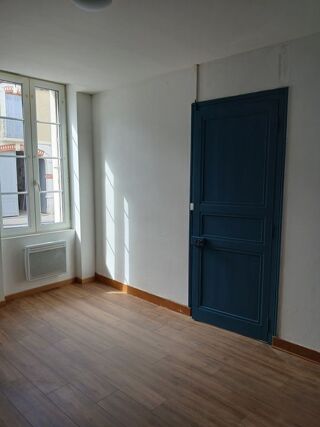  Appartement à louer 3 pièces 65 m²