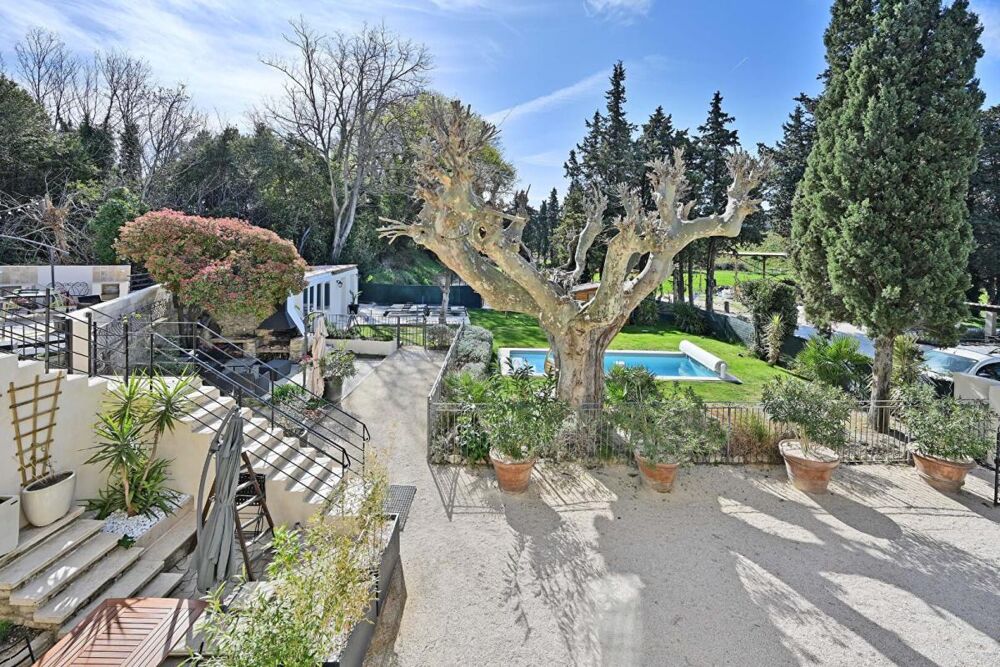 Vente Propriété/Château PROPRIÉTÉ DE 367m2 SUR 1 HECTARE COMPRENANT 5 LOGEMENTS Avignon