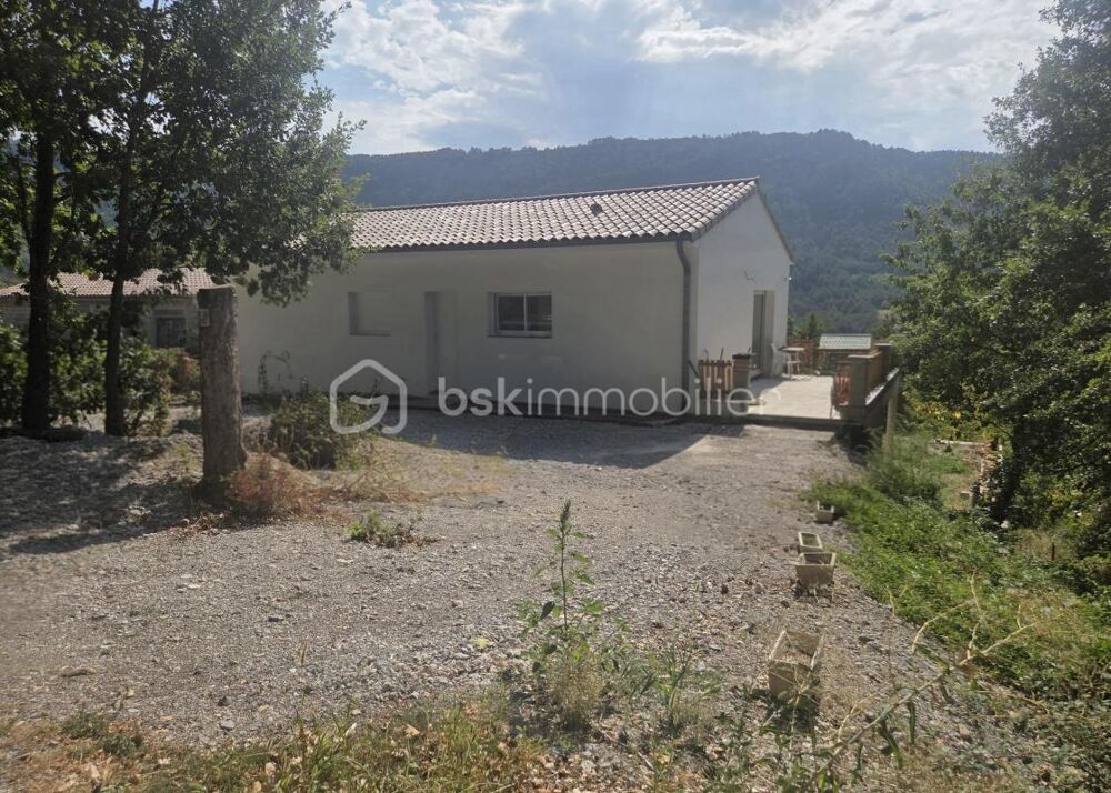 Vente Maison Maison d'environ 90 m² à Vesseaux Vesseaux