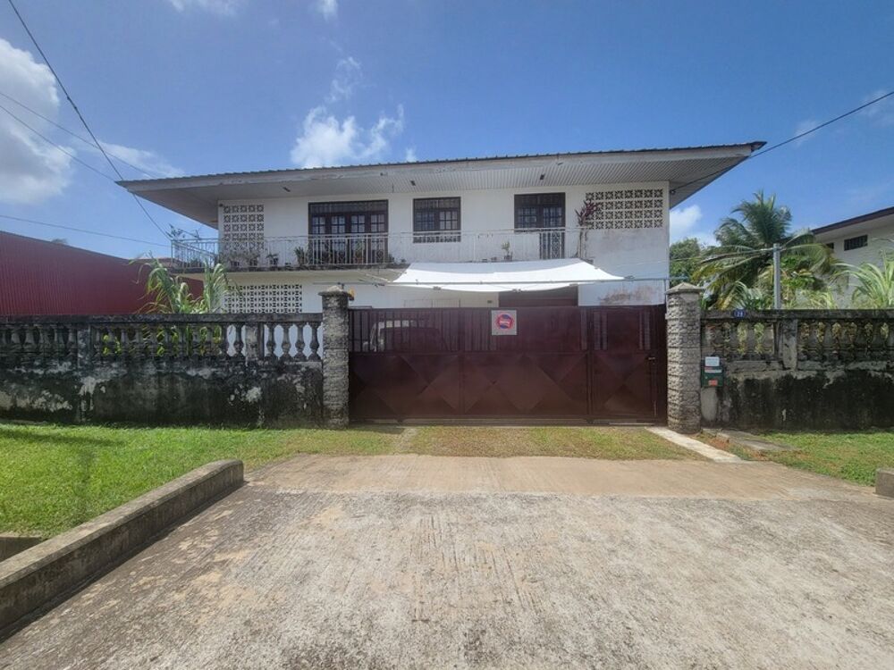 Vente Maison Maison T6 R+1 avec garage sur terrain de 746 m² – Cayenne Cayenne