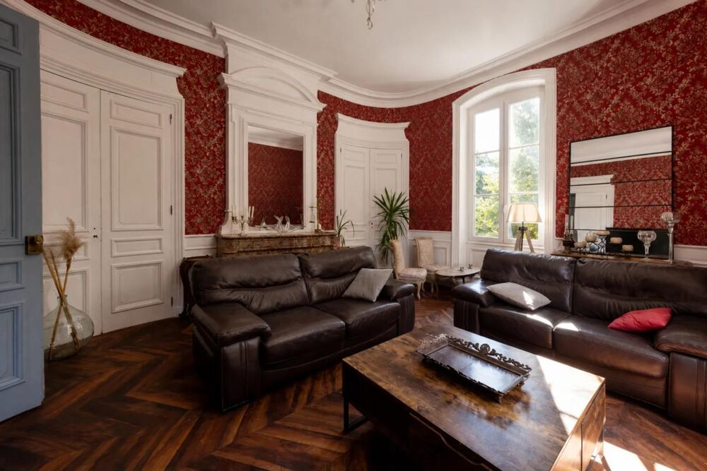 à vendre  Propriété/château Neuville-sur-Ain (01160)
