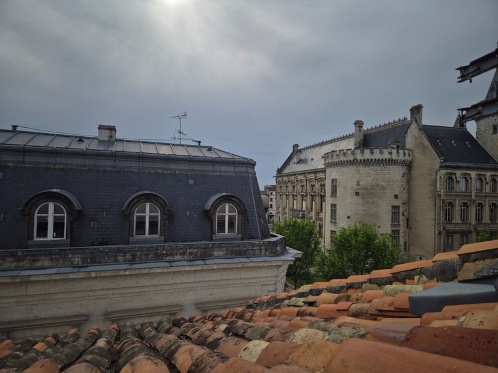 Appartement T2 en résidence sécurisée, face Hôtel de Ville, proche tous commerces et transport