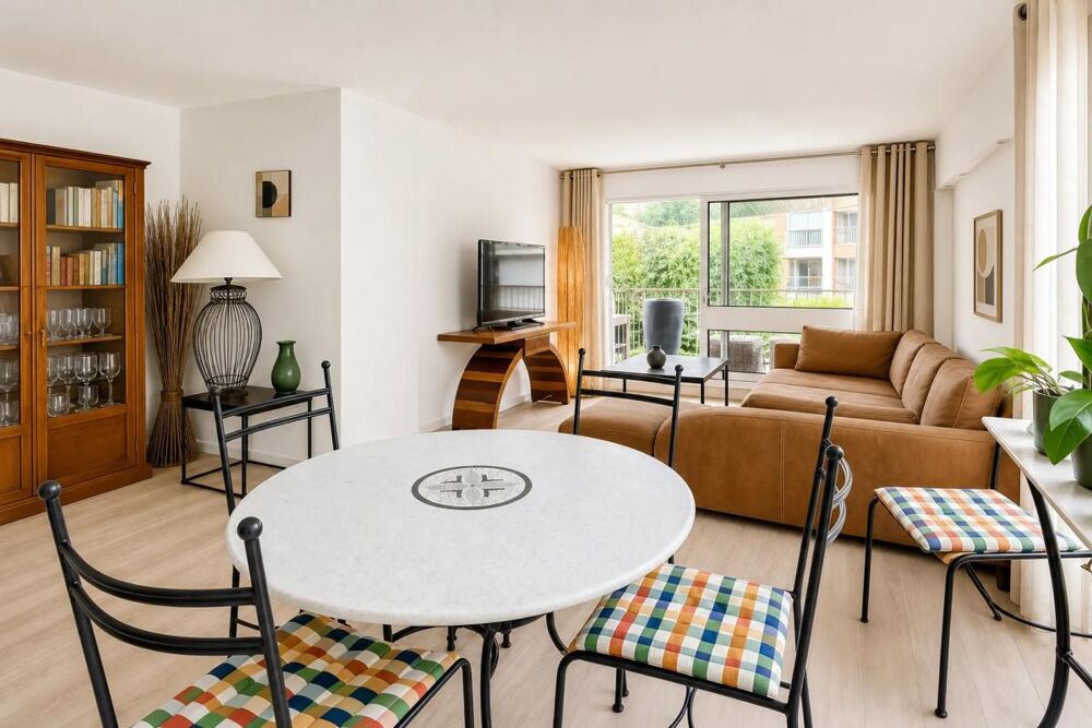 Le Chesnay-Rocquencourt  Résidence Parly II  Appartement familial 93 m² avec 3 chambres, loggia, box et cave