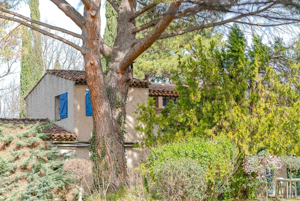 Maison à vendre 5 pièces AIX EN PROVENCE (13) de 150m², terrain de 1630m² piscineable. Garage + espace stationnement. Résidence