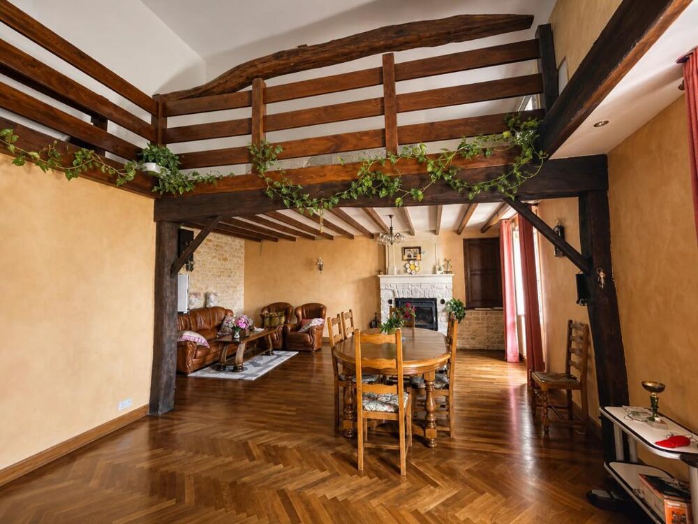 Maison de 6 pièces de 203 m² à Romazières