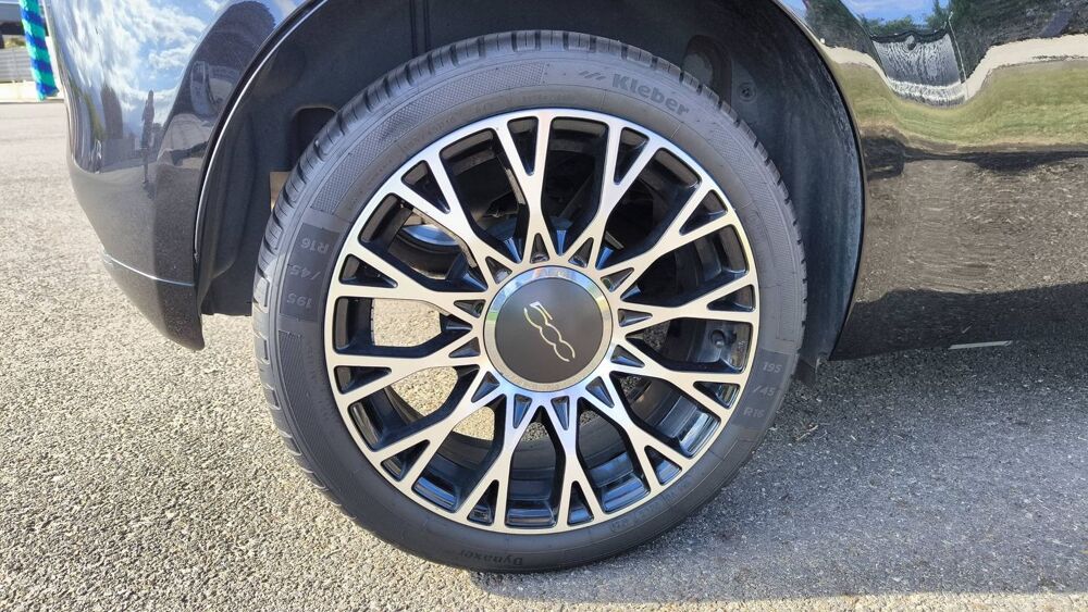 500 C 1.0 70 hybrid S Club 2023 occasion 20240 Ventiseri