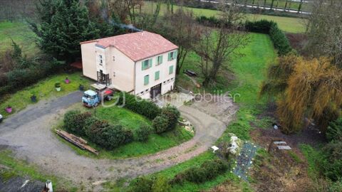   Maison de 260m2 avec grand garage et terrain Maison - 12 pièce(s) - 260 m²