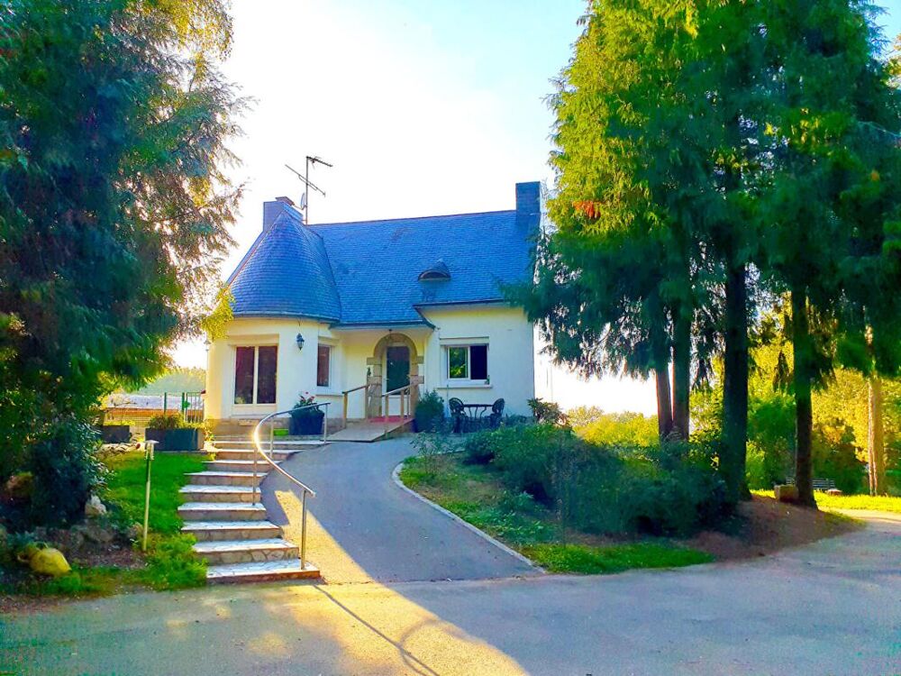 Jolie maison néo-bretonne avec étang, dépendances & 2 hectares de terrain, pré inclut. Sans vis-à-vis