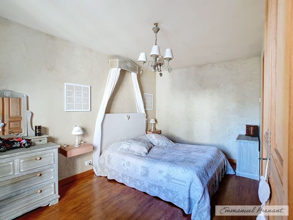 Dpt Loir et Cher (41), à vendre CELLE maison P10 de 210 m² - Terrain de 1 211,00 m²