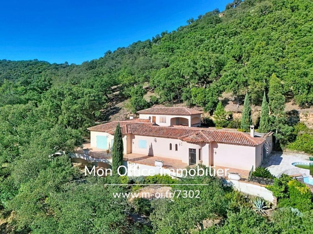 Vente Maison Référence : 7302-LES - VILLA DE 200M2 VUE SUR LES COLLINES AVEC PATIO ET TERRASSES La mole