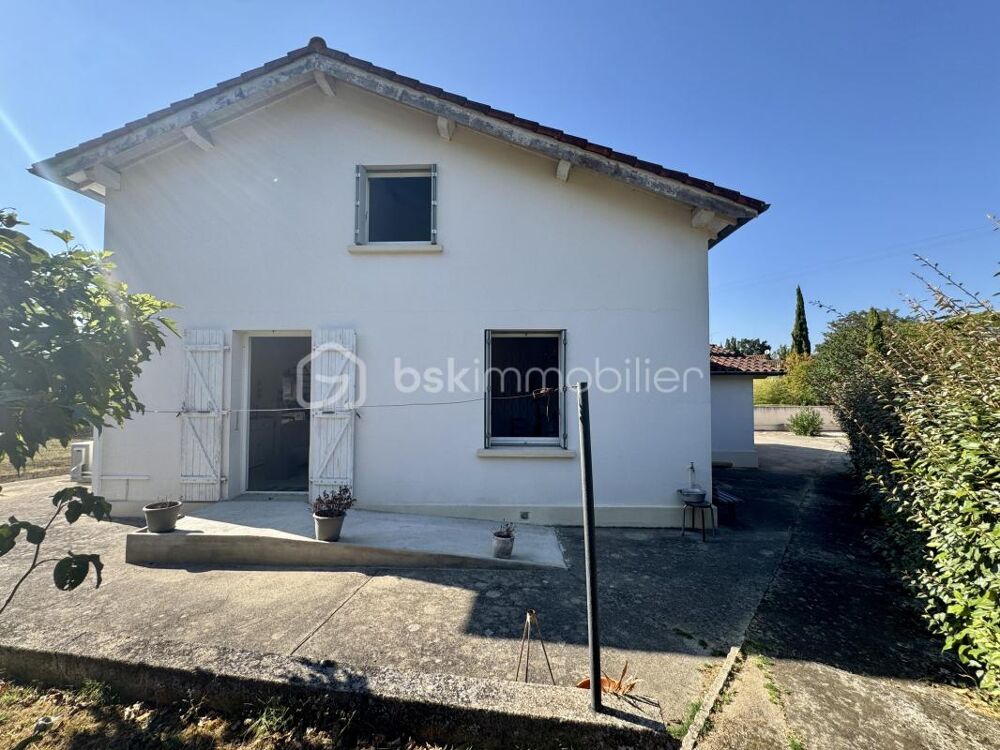 Vente Maison Maison 108m2 habitables 3 chambres avec garages et jardin Saix