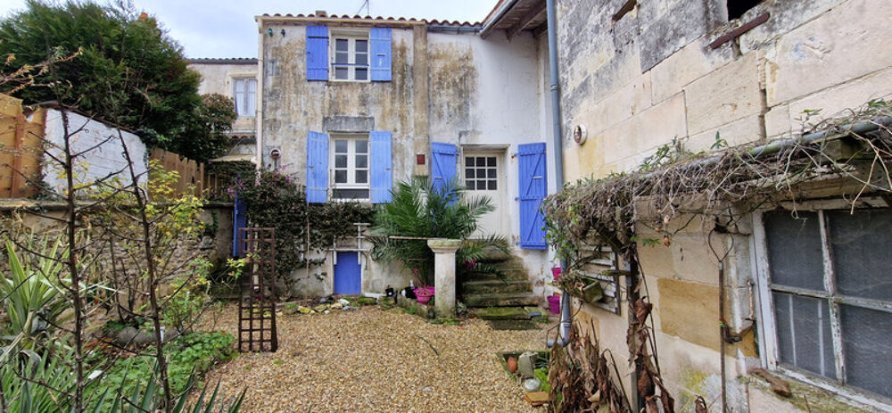 Dpt Charente Maritime (17), à vendre TONNAY BOUTONNE maison P6 de 146 m² - Terrain de 515,00 m²