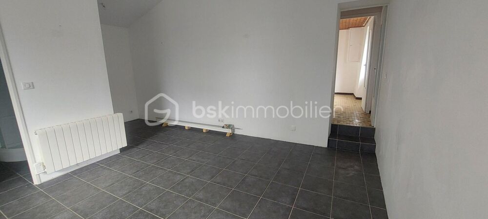 Vente Maison MAISON PLAIN-PIED - 2 CHAMBRES - JARDIN - GARAGE - DEPENDANCES La varenne