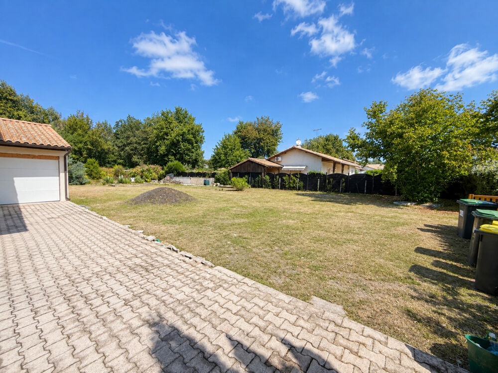 Vente Terrain Construisez la maison dont vous rêvez sur une parcelle viabilisée de 1 000 m², au cœur d'un environnement privilégié à Hourtin Hourtin
