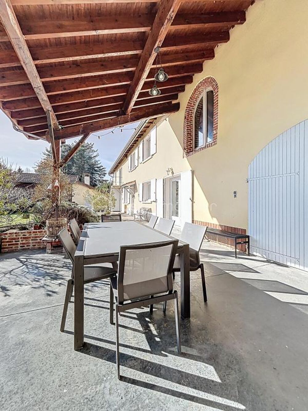 Magnifique corps de ferme restauré de 8 pièces, dune surface de 300m², sur un terrain de 1 892 m²