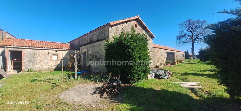 ? Corps de ferme en pierre 215 m²  Toitures neuves  Terrain 1 712 m² à St-Julien-des-Landes (85)
