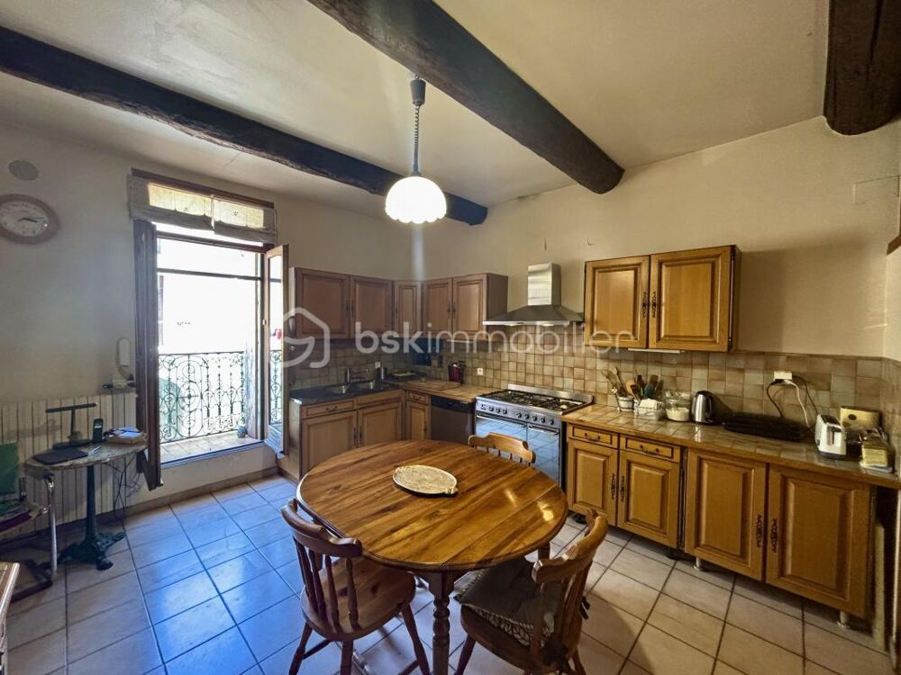Maison de village de caractère  210 m², fort potentiel, garage et dépendances