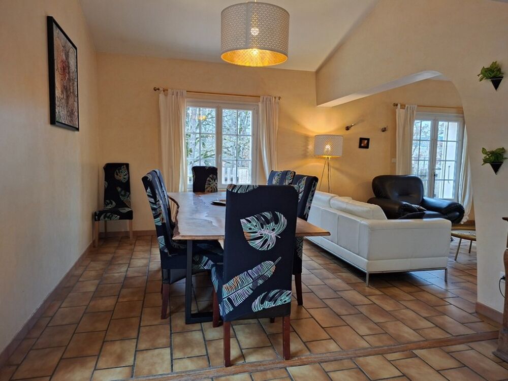 A vendre: Maison familiale 220m² avec dépendance  Aiglun (04)
