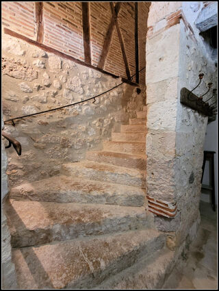  Immeuble à vendre 15 + pièces 420 m²