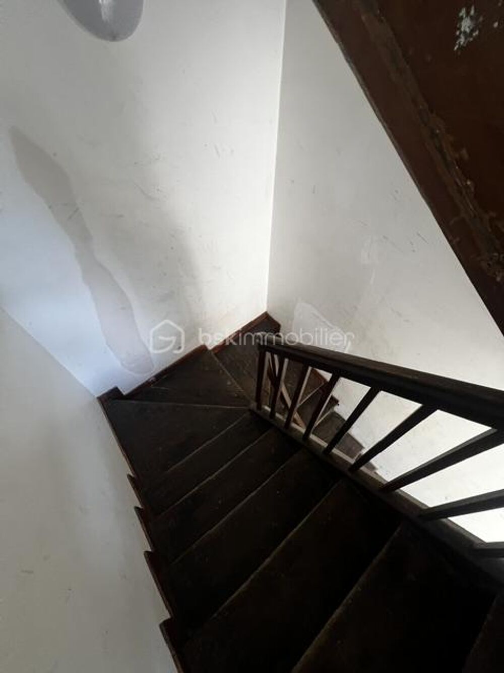 Maison de 188 m² avec 2 appartements indépendants  Garage, cave et terrain  Ernée (53500)
