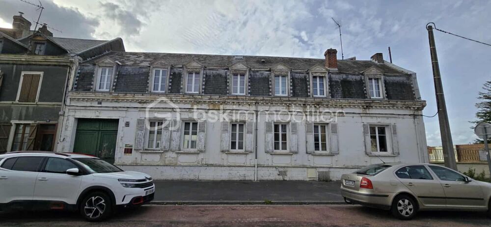 A vendre, à Ailly-sur-Noye, belle maison composée de 7 chambres, porche d'entrée, dépendances et jardin