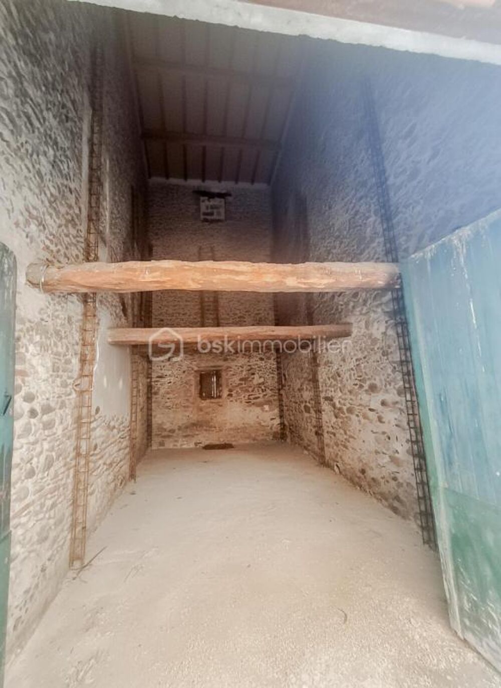 GRANDE GRANGE AVEC POSIBILITER HABITATION