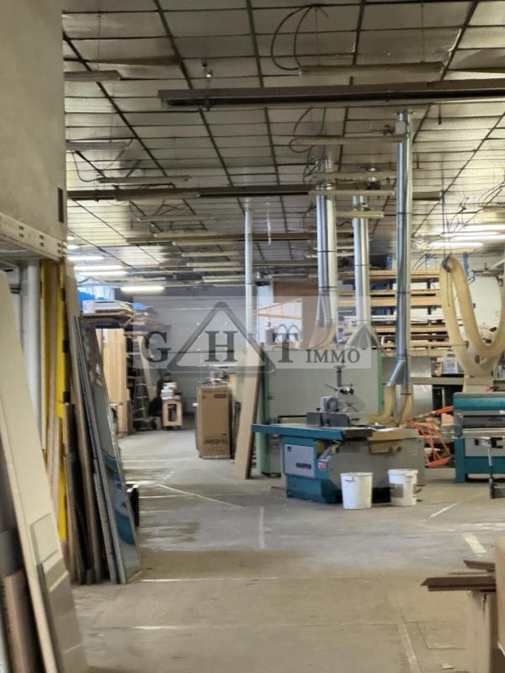   Entrepot 2600 m2 a vendre Bobigny 