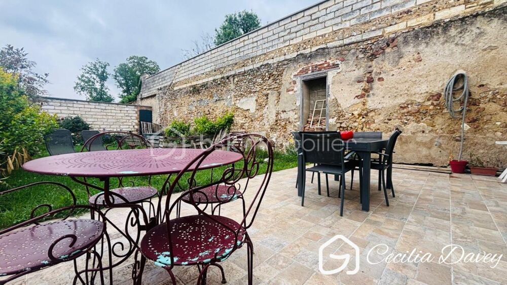 *** Nouveauté : Maison ancienne de caractère pleine de cachet avec son agréable espace extérieur composé dune terrasse et dun