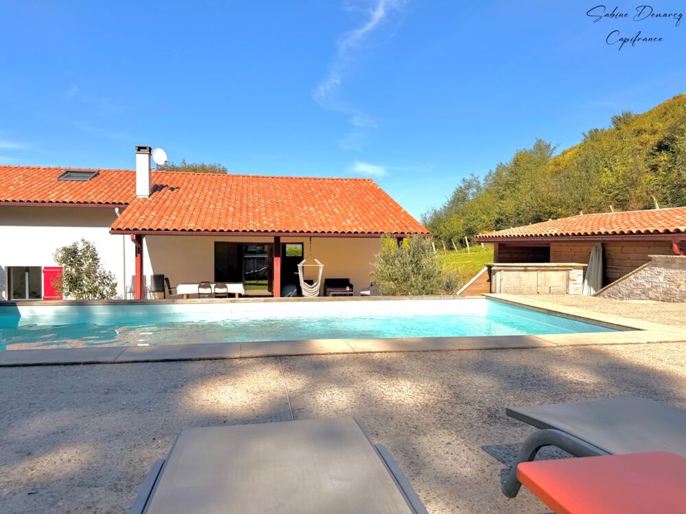 En EXCLUSIVITÉ - Maison Contemporaine avec piscine à ASCAIN