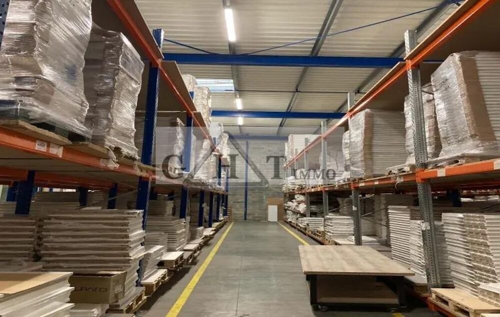   LOCAL D'ACTIVITÉ DE 810 M² À VENDRE À GROSLAY 