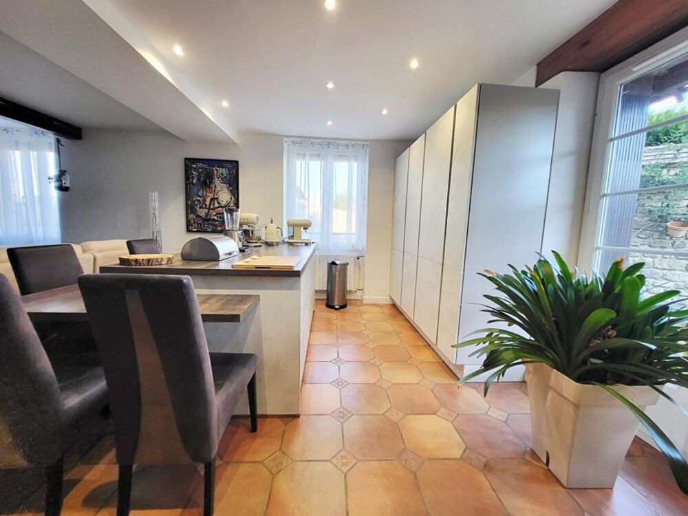 Maison 134m² habitable, 4 chambres, garages, patio et jardin