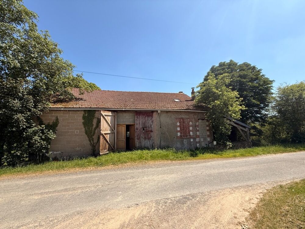 Ancienne grange à finir de restaurer 140m², 4 chambres, sur 1,2 hectares de terrain, 79 000 €