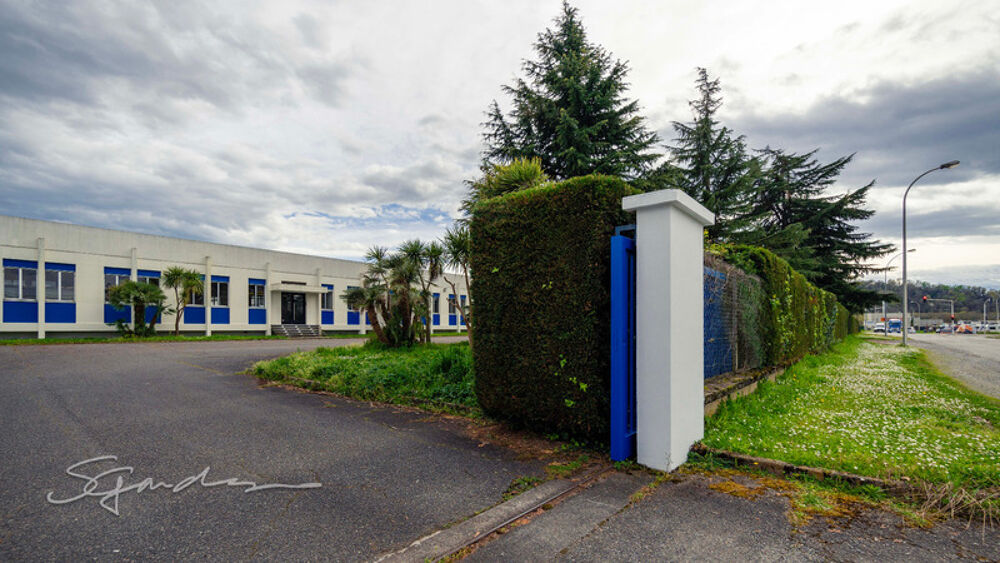   Dpt Pyrénées Atlantiques (64), à louer LONS (Banlieue de Pau) Bureau 430 m² + Parkings Lons